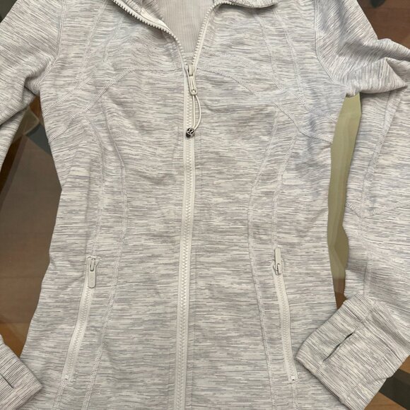 Lululemon Jacket Fits like a small - Picture 3 of 4